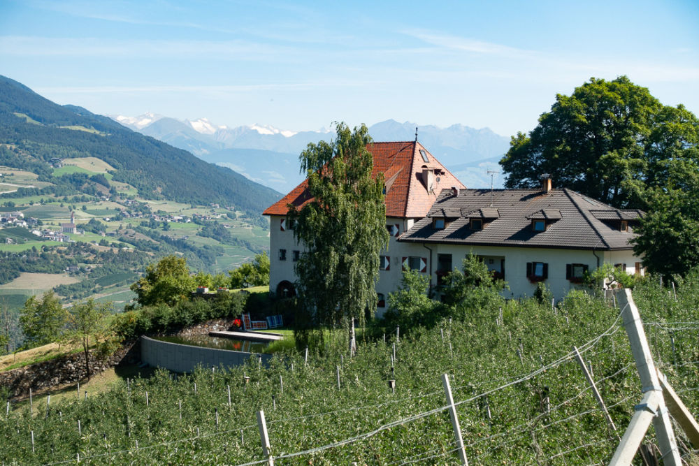 Blick auf unser Hotel in Südtirol
